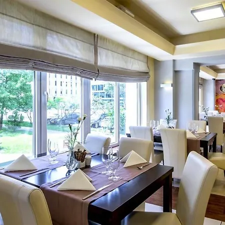 Western Portos 3* Varsó