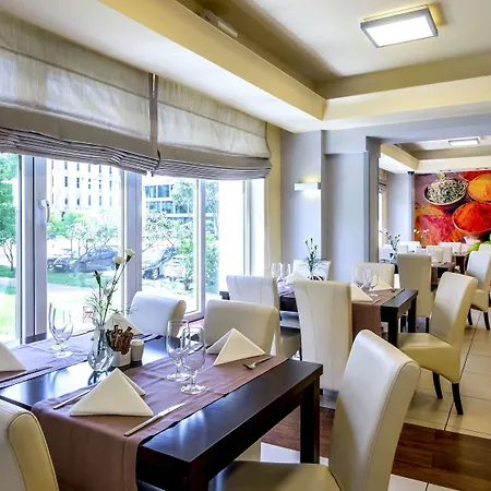 贝斯维斯特普尔图斯酒店 3* 华沙